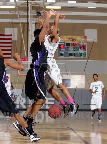 Thumbnail 1 in De La Salle vs. Miller Grove (MaxPreps Holiday Classic) photogallery.