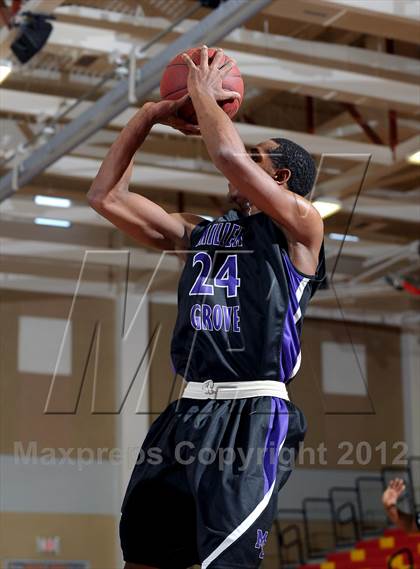 Thumbnail 3 in De La Salle vs. Miller Grove (MaxPreps Holiday Classic) photogallery.