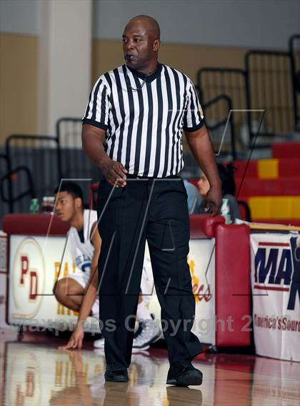 Thumbnail 1 in De La Salle vs. Miller Grove (MaxPreps Holiday Classic) photogallery.