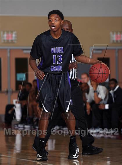 Thumbnail 1 in De La Salle vs. Miller Grove (MaxPreps Holiday Classic) photogallery.