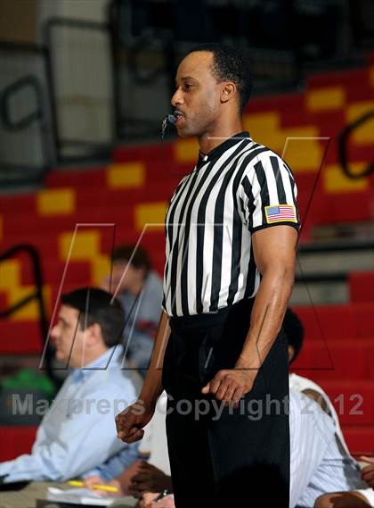 Thumbnail 2 in De La Salle vs. Miller Grove (MaxPreps Holiday Classic) photogallery.