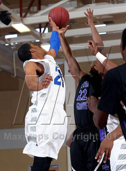 Thumbnail 3 in De La Salle vs. Miller Grove (MaxPreps Holiday Classic) photogallery.