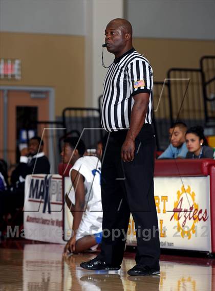 Thumbnail 2 in De La Salle vs. Miller Grove (MaxPreps Holiday Classic) photogallery.