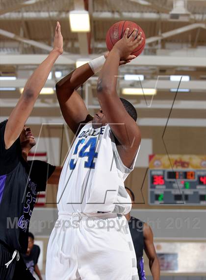 Thumbnail 2 in De La Salle vs. Miller Grove (MaxPreps Holiday Classic) photogallery.