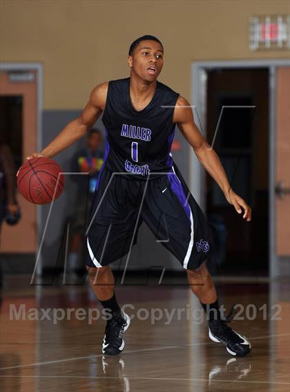 Thumbnail 1 in De La Salle vs. Miller Grove (MaxPreps Holiday Classic) photogallery.