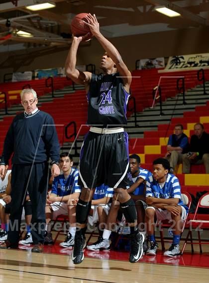 Thumbnail 2 in De La Salle vs. Miller Grove (MaxPreps Holiday Classic) photogallery.