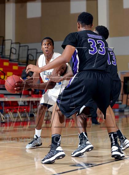 Thumbnail 3 in De La Salle vs. Miller Grove (MaxPreps Holiday Classic) photogallery.