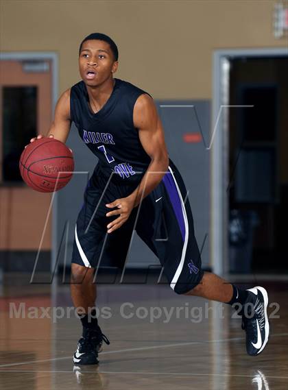 Thumbnail 1 in De La Salle vs. Miller Grove (MaxPreps Holiday Classic) photogallery.