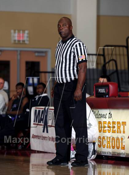 Thumbnail 2 in De La Salle vs. Miller Grove (MaxPreps Holiday Classic) photogallery.