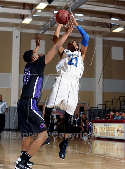 Thumbnail 2 in De La Salle vs. Miller Grove (MaxPreps Holiday Classic) photogallery.