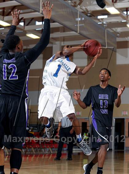 Thumbnail 2 in De La Salle vs. Miller Grove (MaxPreps Holiday Classic) photogallery.