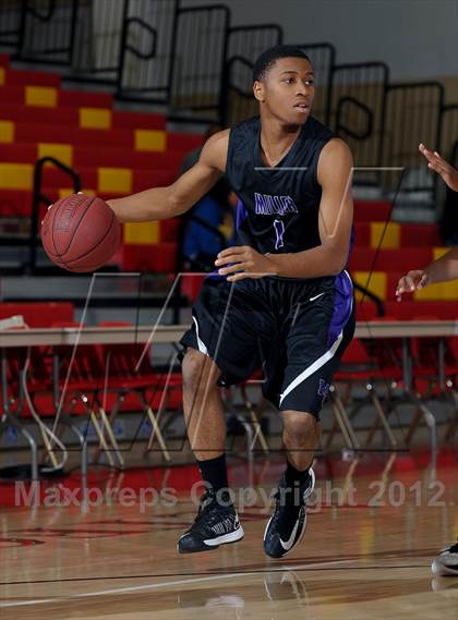 Thumbnail 3 in De La Salle vs. Miller Grove (MaxPreps Holiday Classic) photogallery.