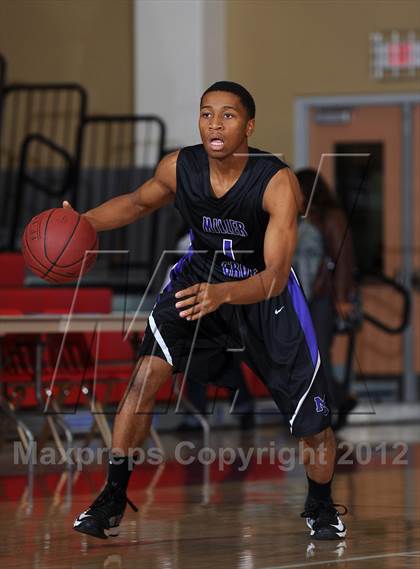 Thumbnail 2 in De La Salle vs. Miller Grove (MaxPreps Holiday Classic) photogallery.