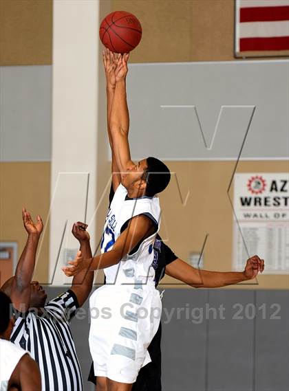Thumbnail 1 in De La Salle vs. Miller Grove (MaxPreps Holiday Classic) photogallery.