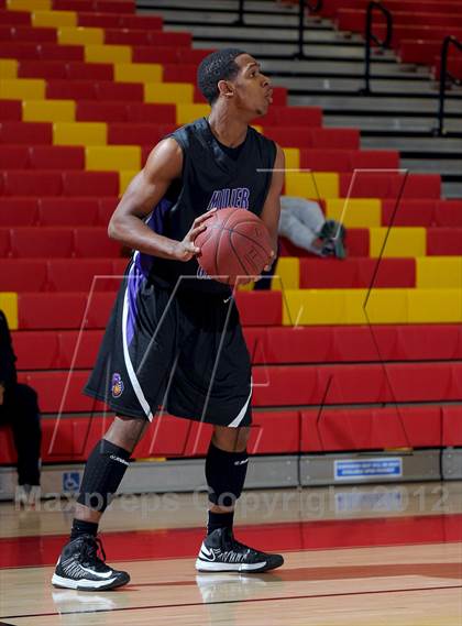 Thumbnail 2 in De La Salle vs. Miller Grove (MaxPreps Holiday Classic) photogallery.