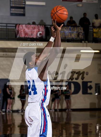 Thumbnail 2 in Cleveland vs East Hamilton (District 5 3A) photogallery.