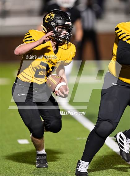 Thumbnail 3 in Chico vs Hawley (UIL 2A Bi-district) photogallery.