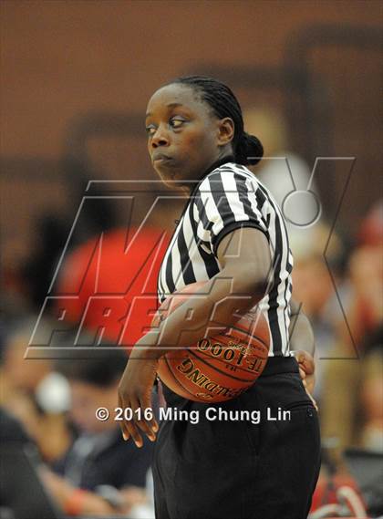 Thumbnail 2 in Orange Lutheran vs. Lakeside (CIF SoCal Regional D3 Final) photogallery.