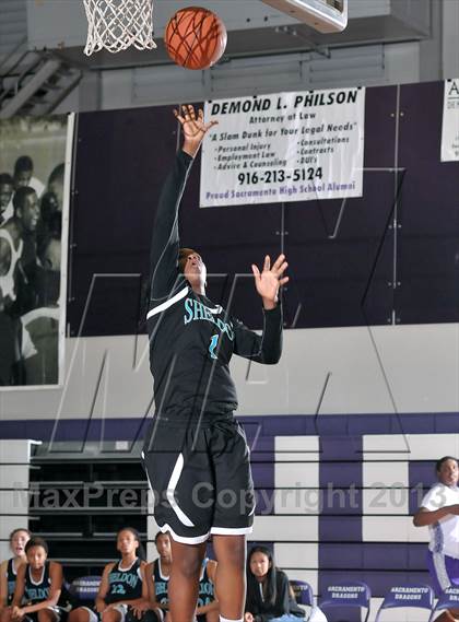 Thumbnail 2 in Sheldon vs. Sacramento (St. Hope Classic) photogallery.