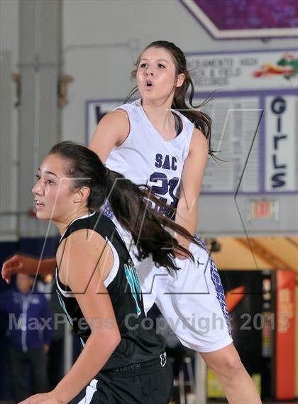 Thumbnail 2 in Sheldon vs. Sacramento (St. Hope Classic) photogallery.