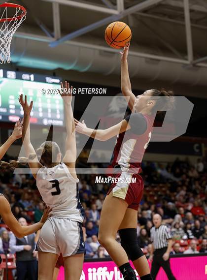 Thumbnail 2 in Cedar vs. Ridgeline (UHSAA 4A Quarterfinal) photogallery.