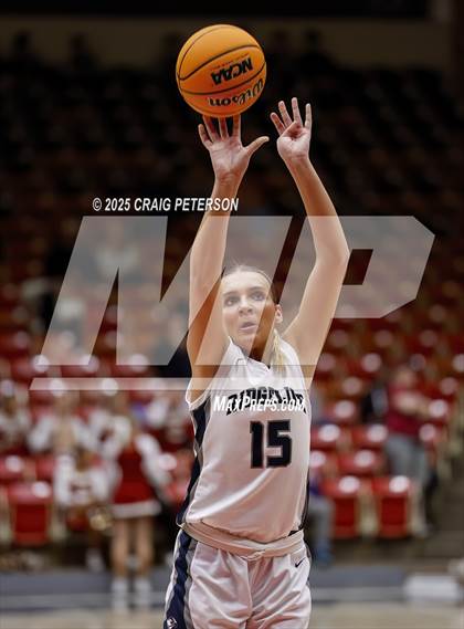 Thumbnail 2 in Cedar vs. Ridgeline (UHSAA 4A Quarterfinal) photogallery.