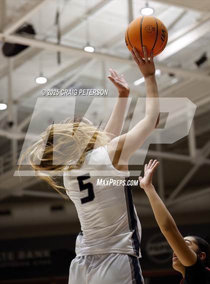 Thumbnail 3 in Cedar vs. Ridgeline (UHSAA 4A Quarterfinal) photogallery.