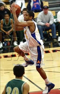 Thumbnail 2 in Damien vs. Bishop Amat (Southern Calif. Shootout) photogallery.