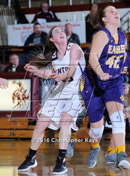 Thumbnail 3 in Civic Memorial vs. Benton (IHSA 3A Sectional Semifinal) photogallery.