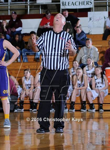 Thumbnail 1 in Civic Memorial vs. Benton (IHSA 3A Sectional Semifinal) photogallery.