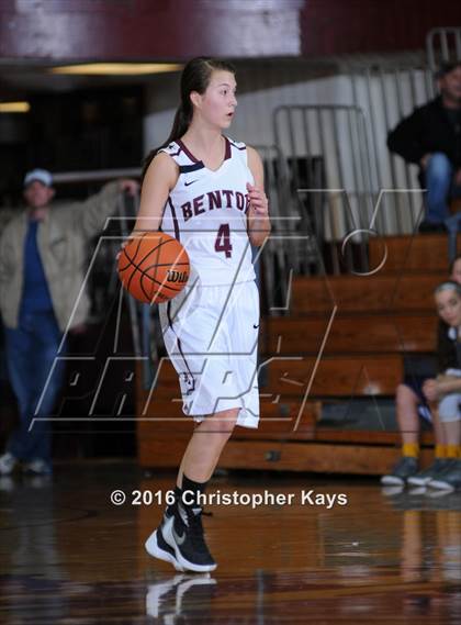 Thumbnail 1 in Civic Memorial vs. Benton (IHSA 3A Sectional Semifinal) photogallery.