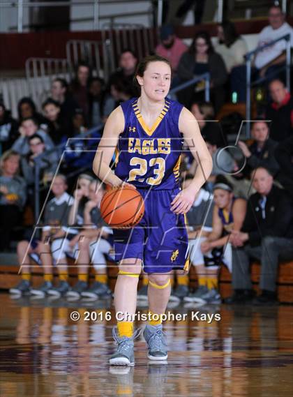 Thumbnail 3 in Civic Memorial vs. Benton (IHSA 3A Sectional Semifinal) photogallery.