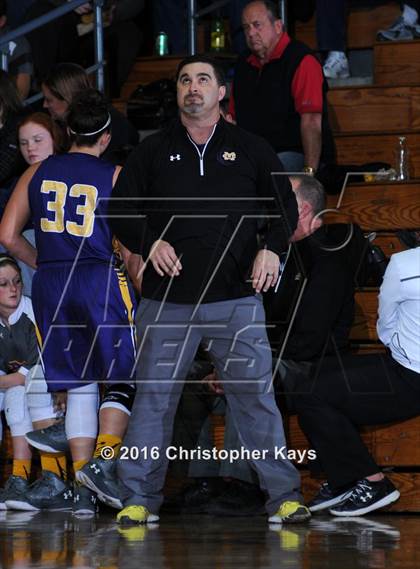 Thumbnail 2 in Civic Memorial vs. Benton (IHSA 3A Sectional Semifinal) photogallery.