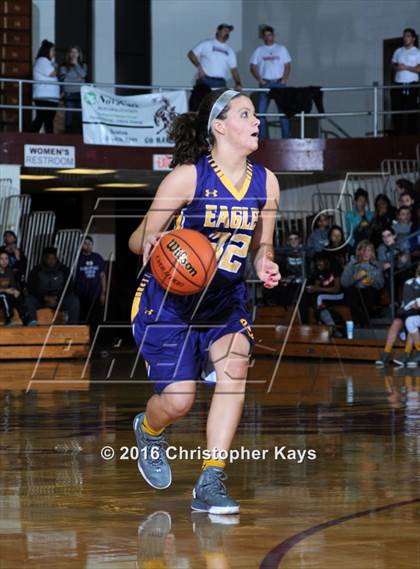 Thumbnail 1 in Civic Memorial vs. Benton (IHSA 3A Sectional Semifinal) photogallery.