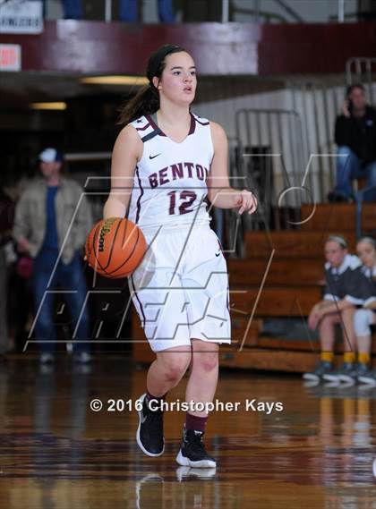 Thumbnail 1 in Civic Memorial vs. Benton (IHSA 3A Sectional Semifinal) photogallery.