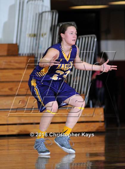 Thumbnail 3 in Civic Memorial vs. Benton (IHSA 3A Sectional Semifinal) photogallery.