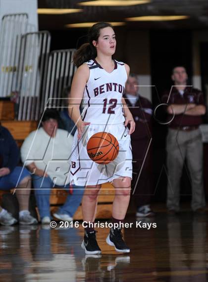Thumbnail 1 in Civic Memorial vs. Benton (IHSA 3A Sectional Semifinal) photogallery.
