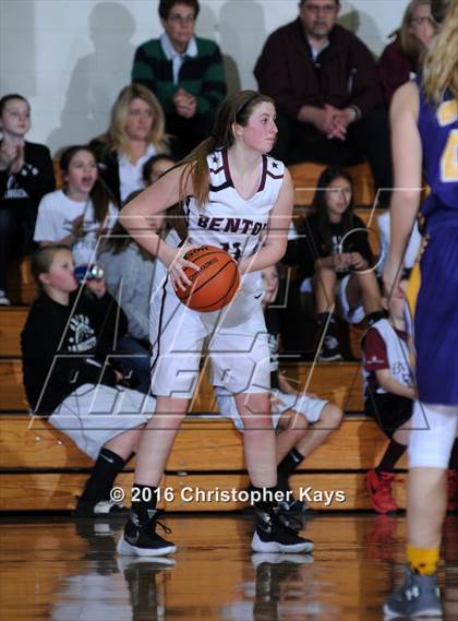 Thumbnail 1 in Civic Memorial vs. Benton (IHSA 3A Sectional Semifinal) photogallery.