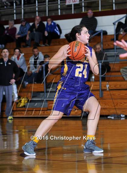 Thumbnail 2 in Civic Memorial vs. Benton (IHSA 3A Sectional Semifinal) photogallery.
