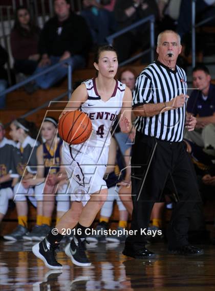 Thumbnail 2 in Civic Memorial vs. Benton (IHSA 3A Sectional Semifinal) photogallery.