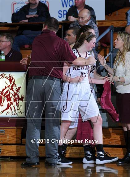 Thumbnail 2 in Civic Memorial vs. Benton (IHSA 3A Sectional Semifinal) photogallery.