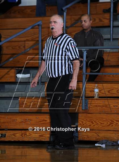 Thumbnail 3 in Civic Memorial vs. Benton (IHSA 3A Sectional Semifinal) photogallery.