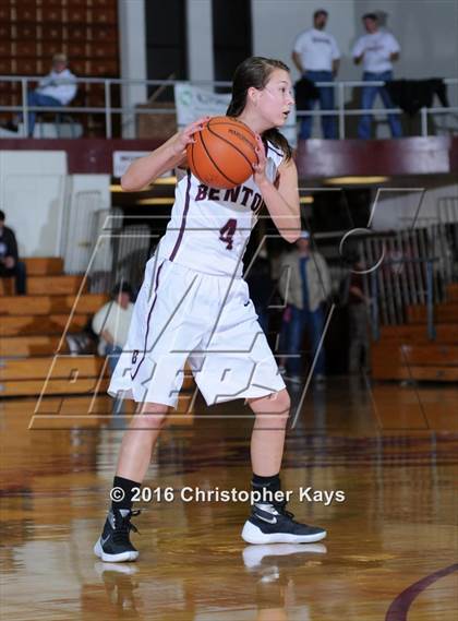 Thumbnail 1 in Civic Memorial vs. Benton (IHSA 3A Sectional Semifinal) photogallery.