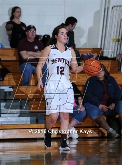 Thumbnail 3 in Civic Memorial vs. Benton (IHSA 3A Sectional Semifinal) photogallery.