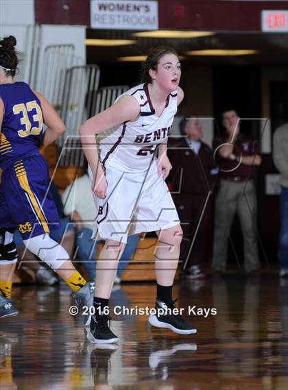 Thumbnail 3 in Civic Memorial vs. Benton (IHSA 3A Sectional Semifinal) photogallery.