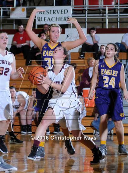 Thumbnail 1 in Civic Memorial vs. Benton (IHSA 3A Sectional Semifinal) photogallery.