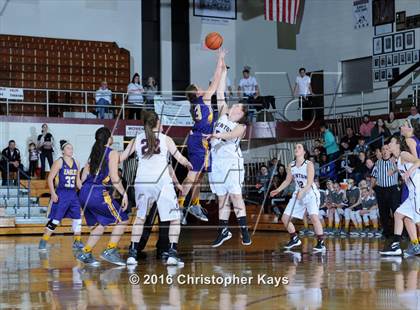 Thumbnail 3 in Civic Memorial vs. Benton (IHSA 3A Sectional Semifinal) photogallery.