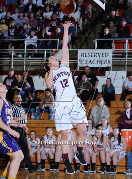 Thumbnail 2 in Civic Memorial vs. Benton (IHSA 3A Sectional Semifinal) photogallery.
