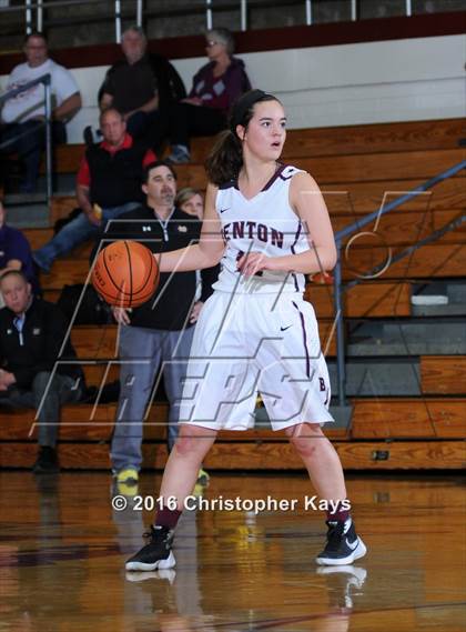 Thumbnail 3 in Civic Memorial vs. Benton (IHSA 3A Sectional Semifinal) photogallery.