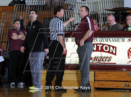 Thumbnail 1 in Civic Memorial vs. Benton (IHSA 3A Sectional Semifinal) photogallery.